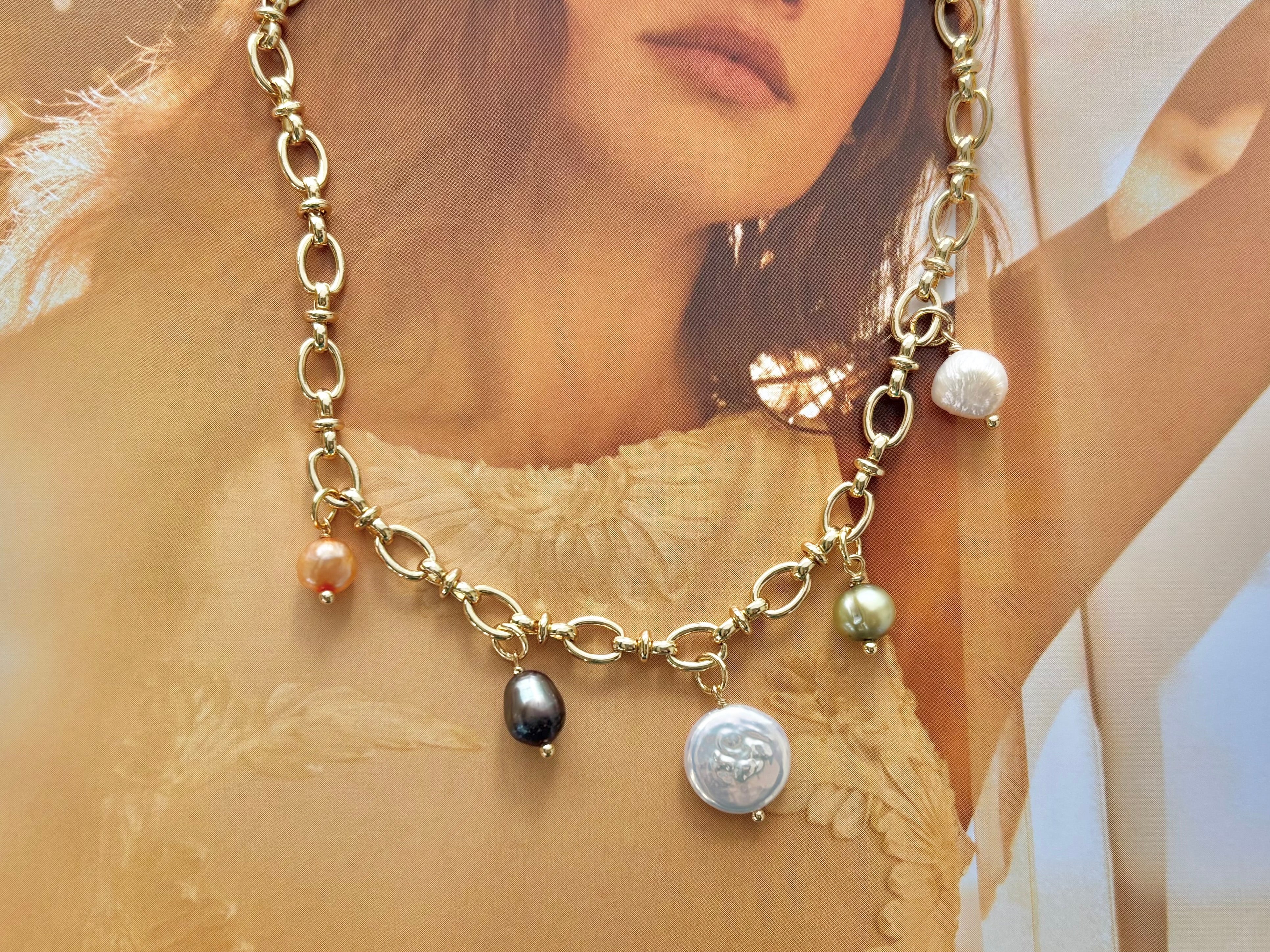 Gleaming Pearl Necklace