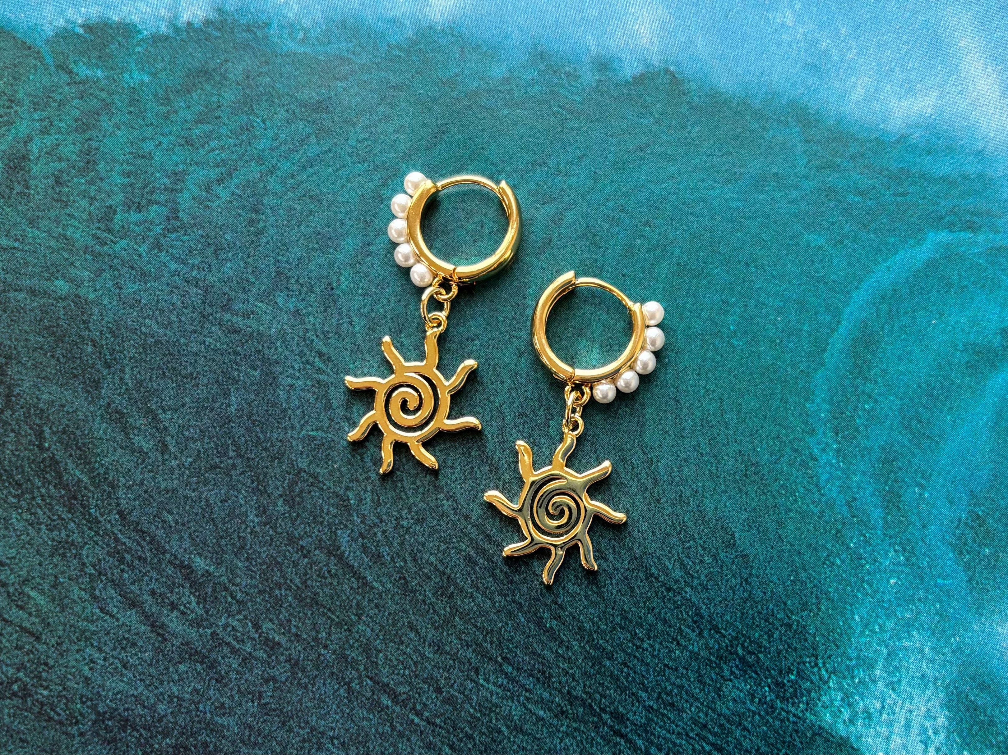 Sunburst Pearl Huggies